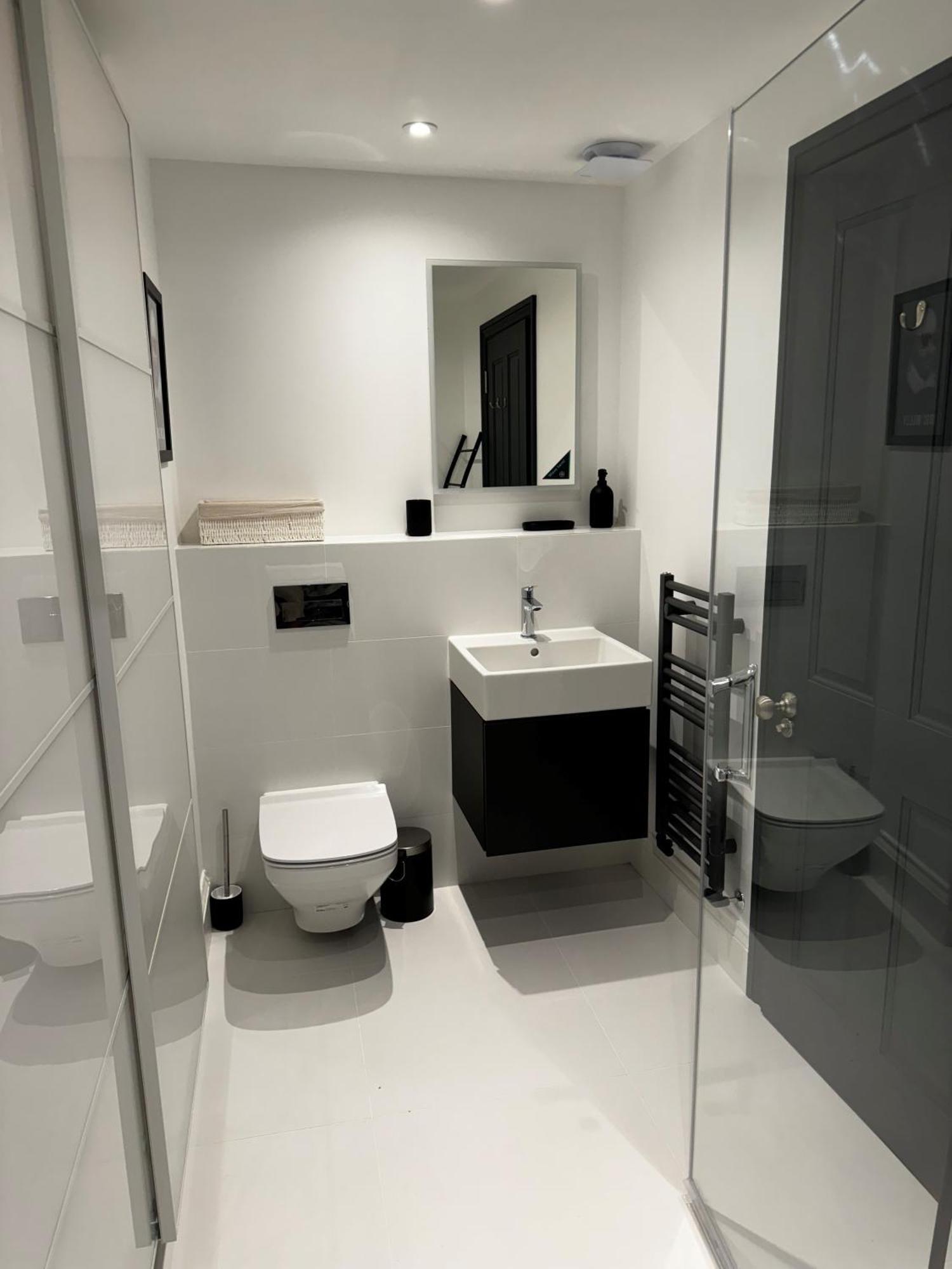 Romeo'S Arch High End Luxury In Centre Of Stratford With Parking Apartment Exterior photo
