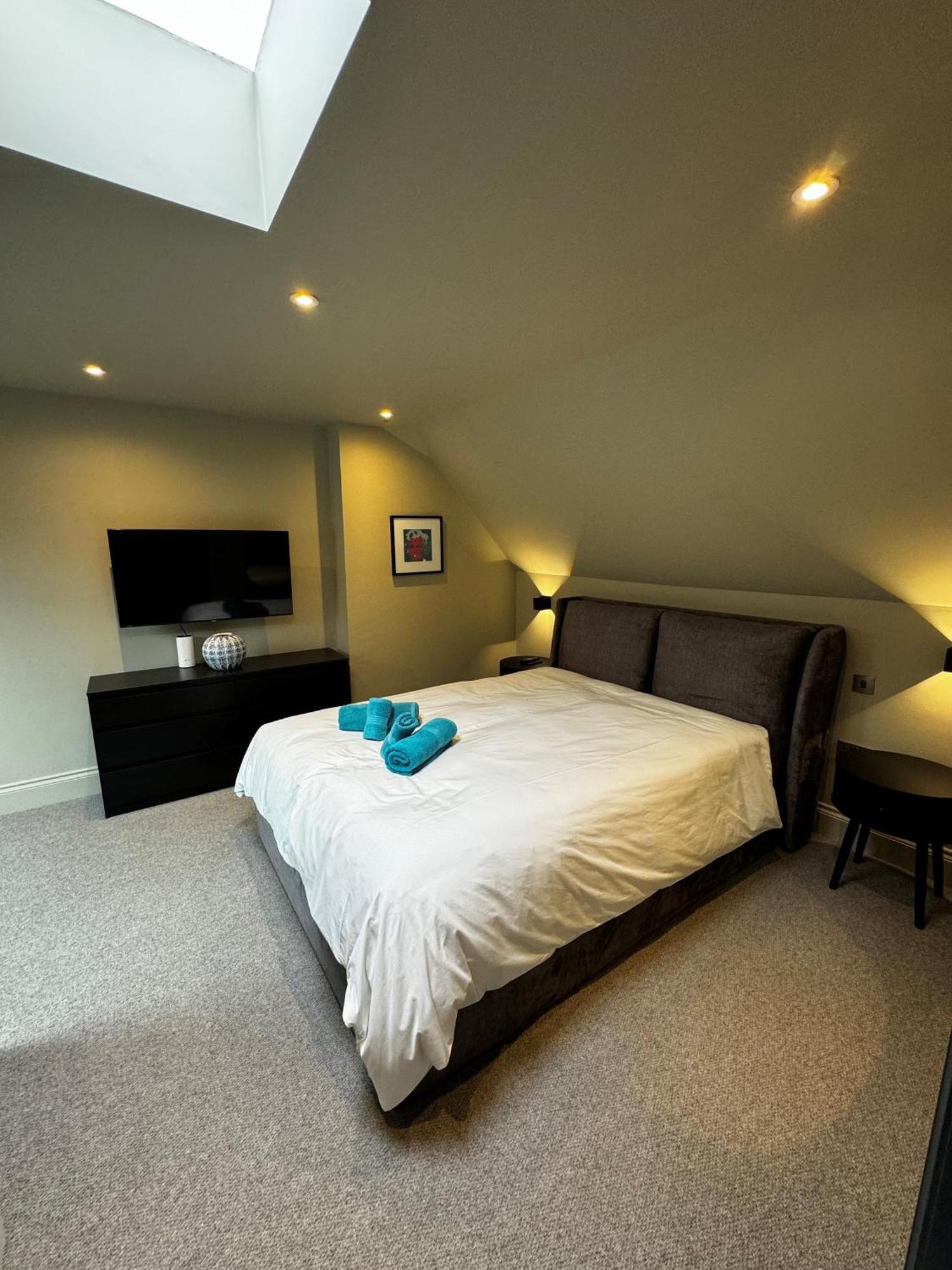 Romeo'S Arch High End Luxury In Centre Of Stratford With Parking Apartment Exterior photo