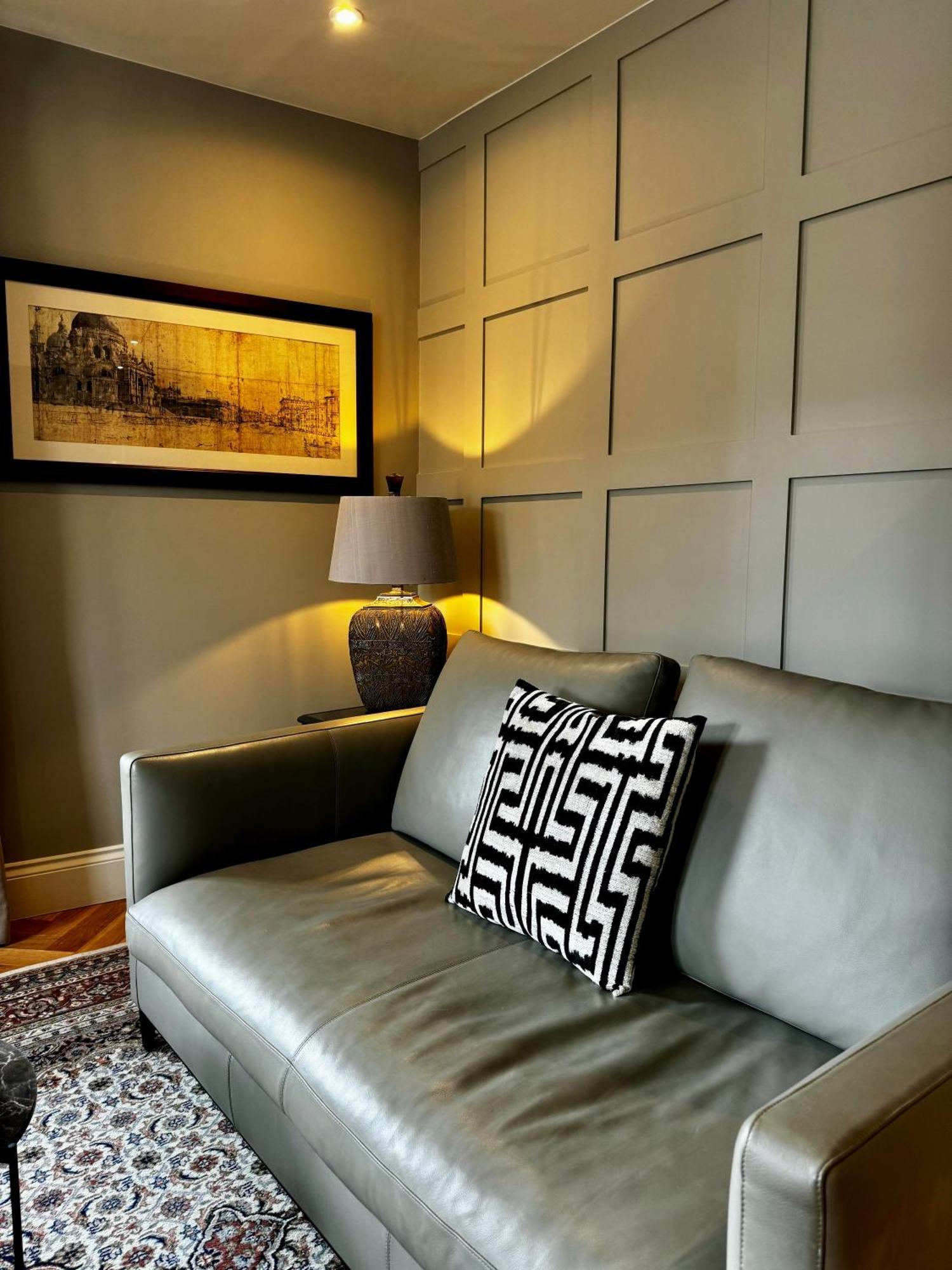 Romeo'S Arch High End Luxury In Centre Of Stratford With Parking Apartment Exterior photo